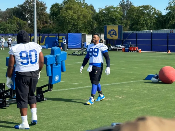 Aaron Donald ends his 2 1/2-year retirement and returns to the Los Angeles Rams